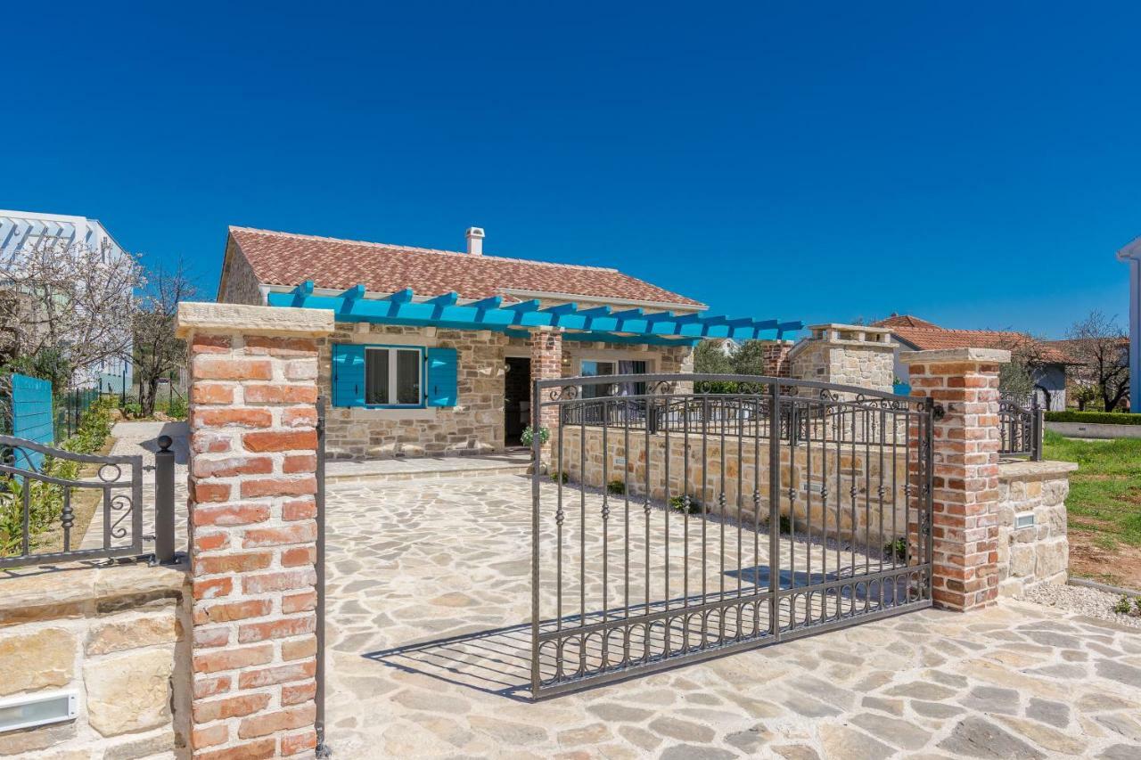 Villa Delozija Sukosan Bagian luar foto